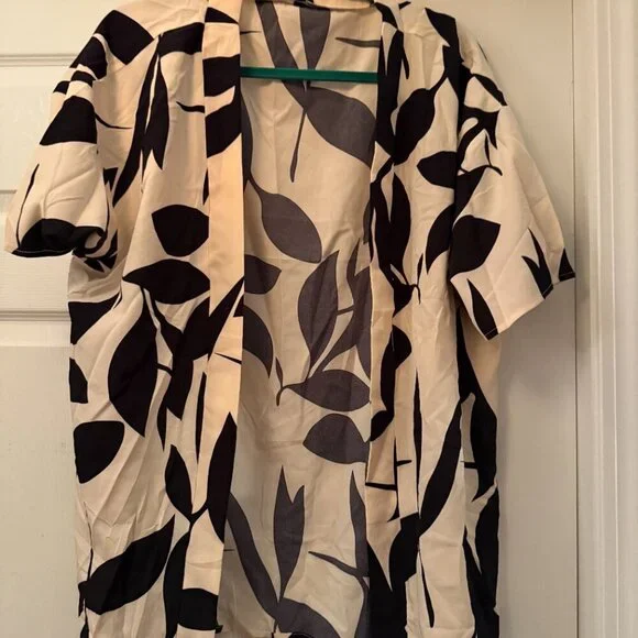 Women's 2 piece Kimono Style Tropical Print Blouse and Short Set - Picture 2 of 4